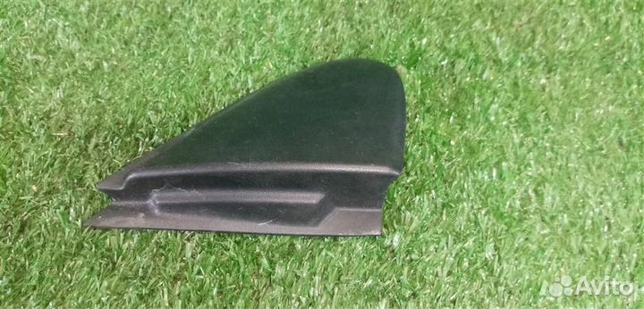 Накладка крыла переднего правого Renault Megane 3