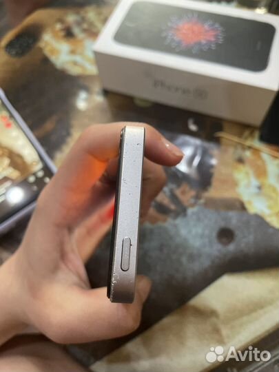 iPhone SE, 32 ГБ