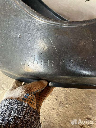 Подкрылки и бампер mitsubishi lancer 10