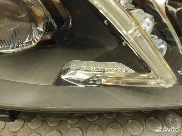Фара правая Mercedes-Benz E-Class