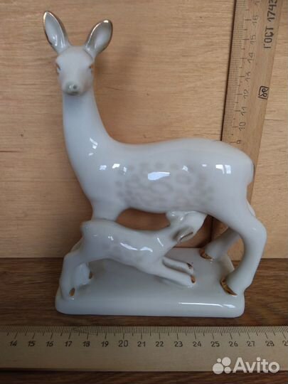 Статуэтка фарфор Олениха с олененком зхк Полонное