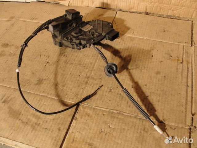 Замок боковой двери Land Rover Discovery III 2006г