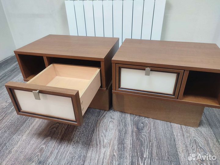 Две прикроватные тумбы