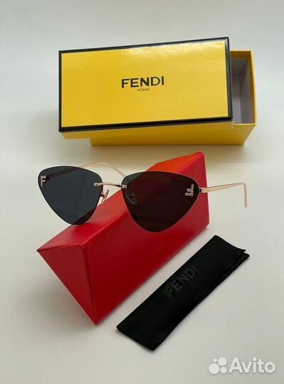 Солнцезащитные очки Fendi