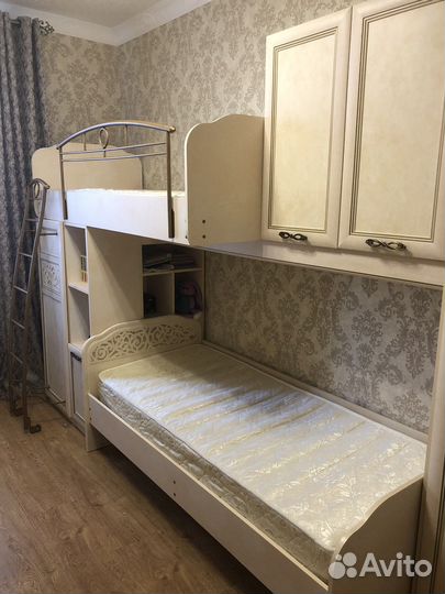 Двухъярусная кровать