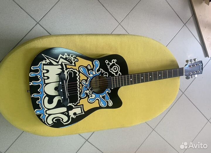 Гитара с принтом новая