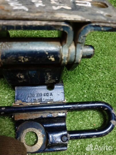 Петля задней правой двери skoda octavia