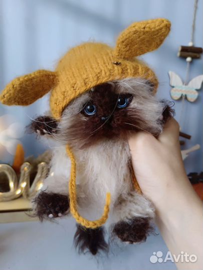 Вязаный сиамский котик