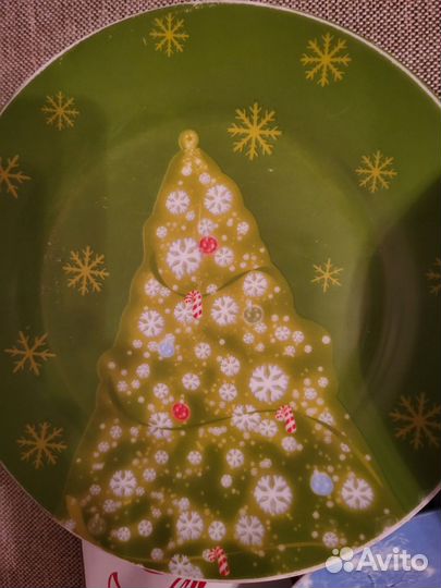 Тарелки новогодние красивые с рисунком и блюдо
