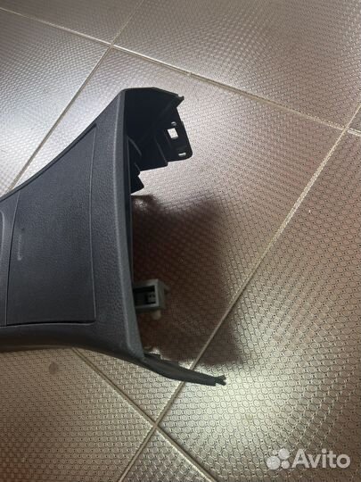 Центральная консоль между сидений Tiida C11