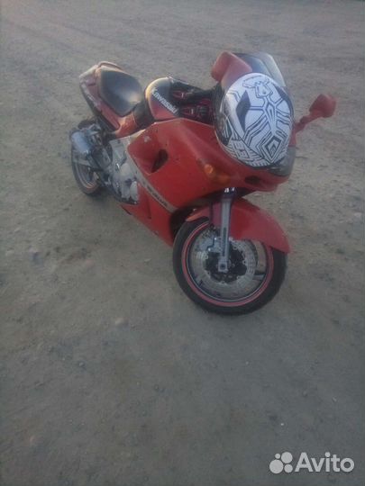 Кавасаки ZZR 400