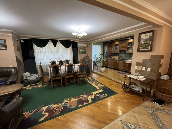 4-к. квартира, 121 м², 1/10 эт.