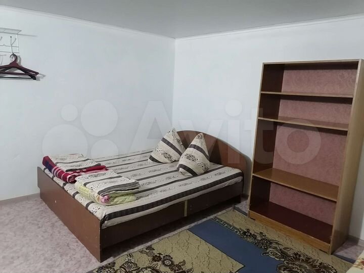 Комната 8 м² в 5-к., 1/1 эт.