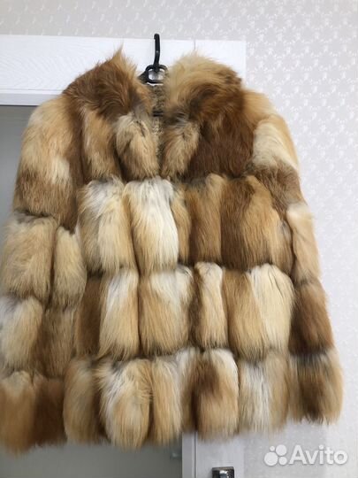 Шуба из меха лисы с капюшоном