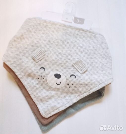 Новый комплект слюнявчиков C&A