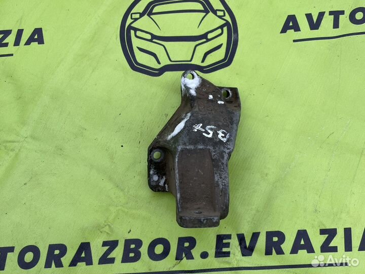 Кронштейн двигателя Volkswagen Passat B5