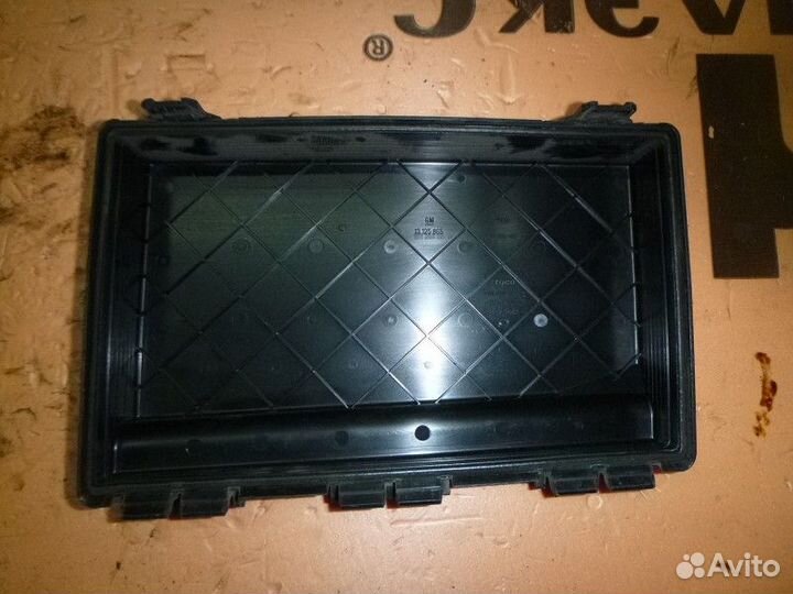 Крышка блока предохранителей opel astra H 2004