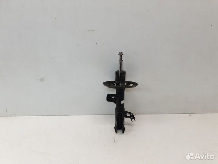 Амортизатор передний правый Toyota Camry V70 2018