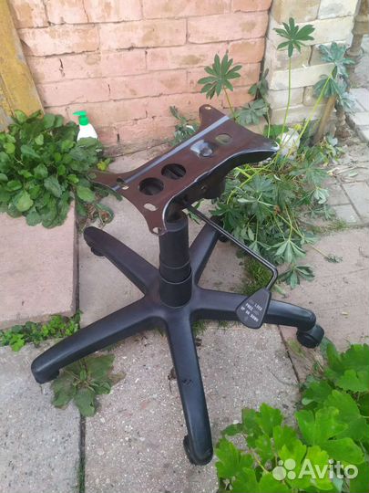 Крестовина, механизм качания компьютерного кресла