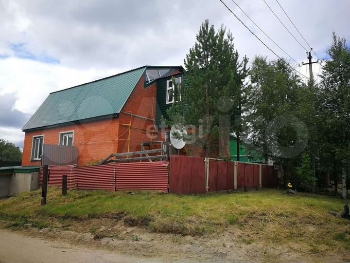 Дом 258 м² на участке 5,5 сот.