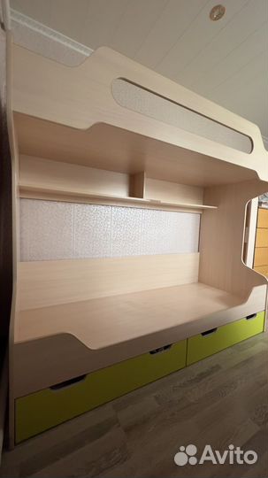 Кровать двухьярусная