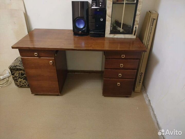 Письменный стол