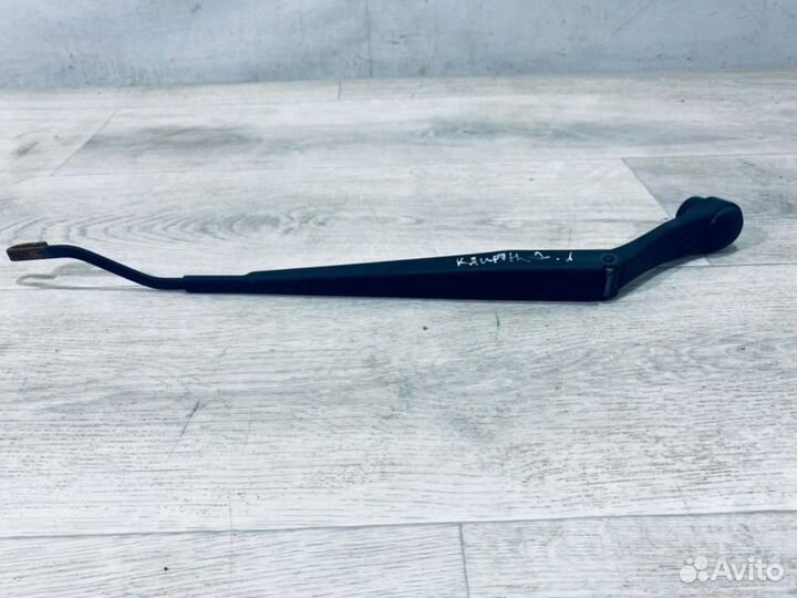 Поводок стеклоочистителя передний левый Ssang Yong