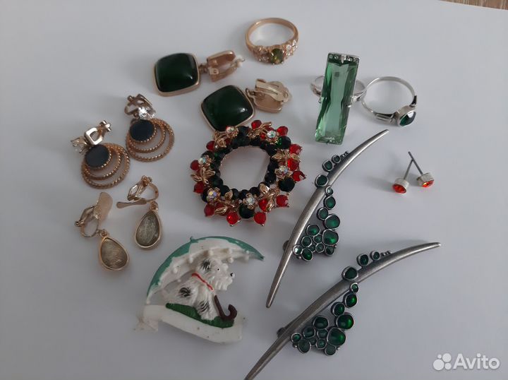 Бижутерия одним лотом(подобрана по цвету) 4 л- а