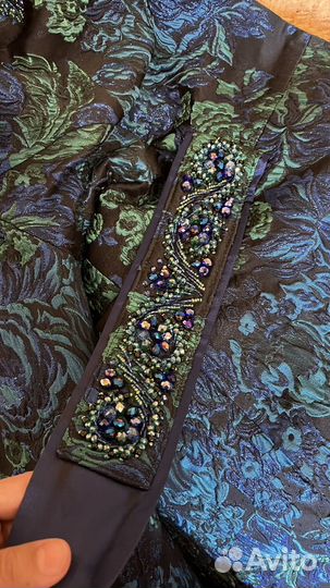 Пальто зимнее с капюшоном 46