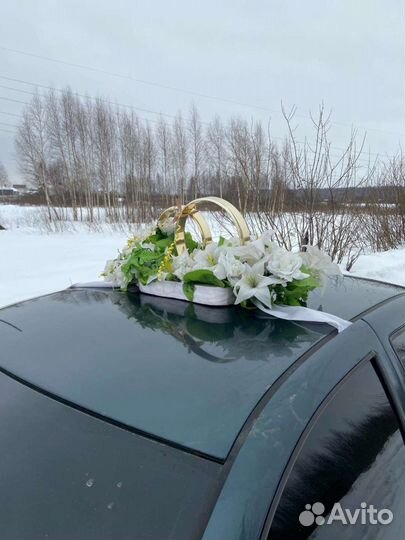 Свадебное украшение на машину