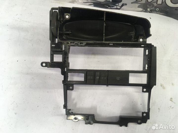 Рамка торпедо центральная Volkswagen Passat B4