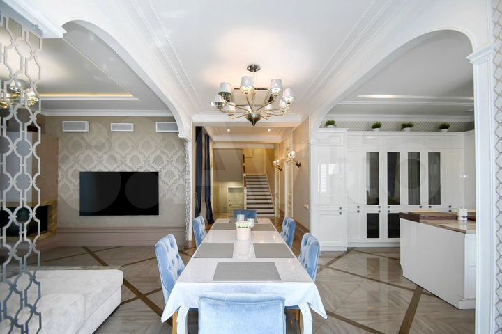 Коттедж 383,6 м² на участке 18,4 сот.