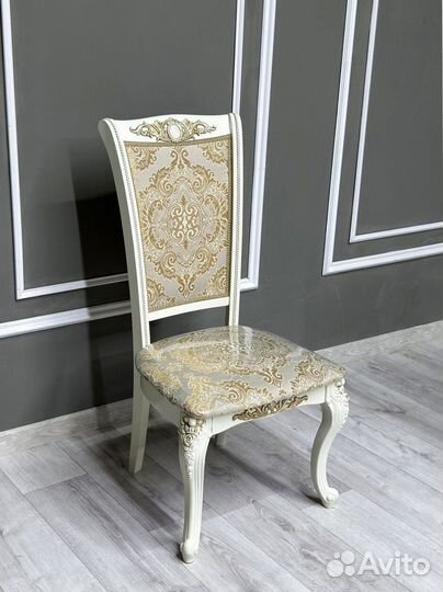 Стол и стулья в гостиную. В наличии