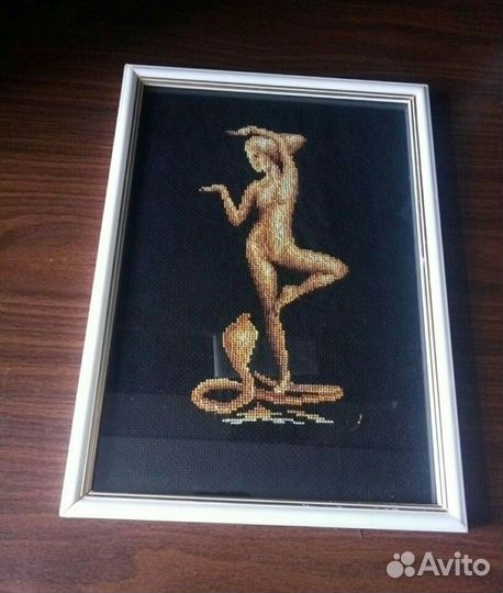Картина вышитая