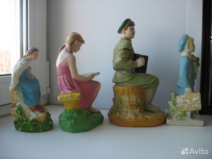 Фигурки Бровкин, девушка с книгой, школьник
