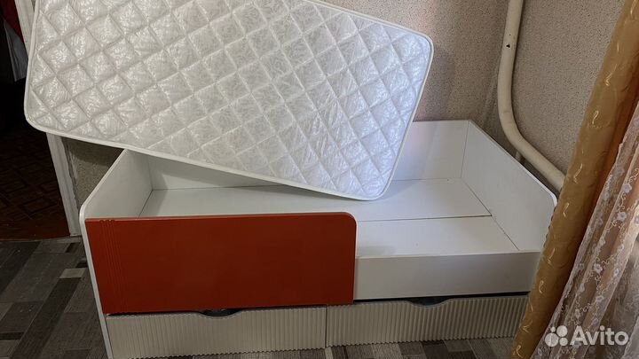 Кровать с матрасом