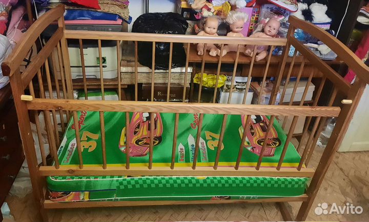 Детская кроватка с поперечным маятником