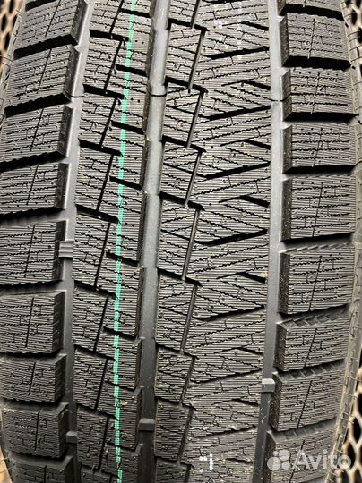 Kapsen SnowShoes AW33 245/60 R18 135U