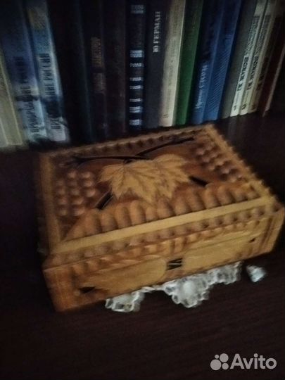 Шкатулка для украшений из дерева
