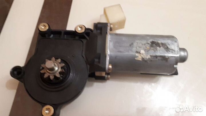 Моторчик стеклоподьемника volvo s80 I