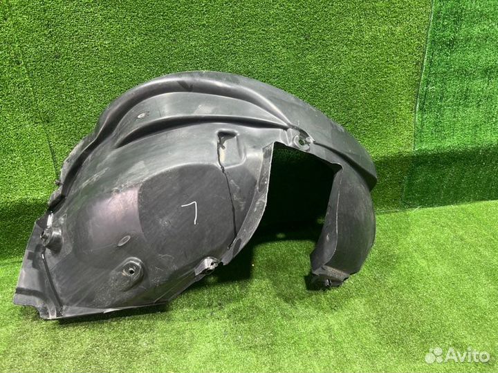 Подкрылок передний левый Renault Duster кроссовер