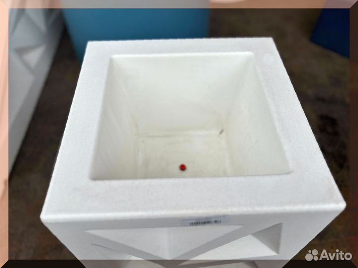 Белое кашпо для улицы