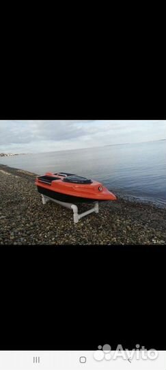 Прикормочный кораблик для рыбалки