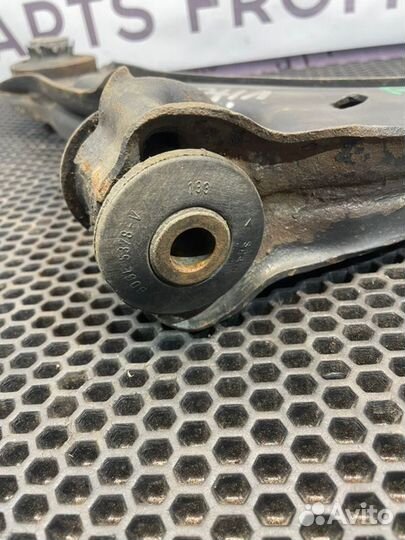 Рычаг подвески нижний передний правый Mercedes