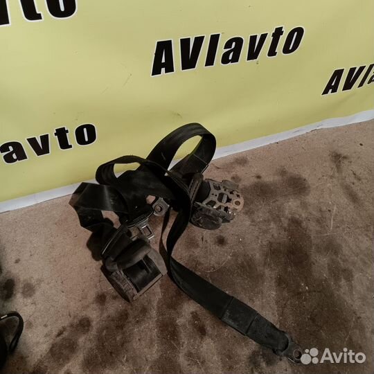 Ремни безопасности Volkswagen Passat B3