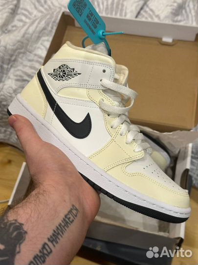 Кроссовки Jordan 1 Mid Coconut Milk оригинал