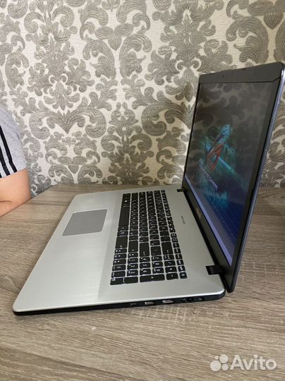 Игровой ноутбук 17 дюймов IPS/16Gb ram/GTX 1050/I5