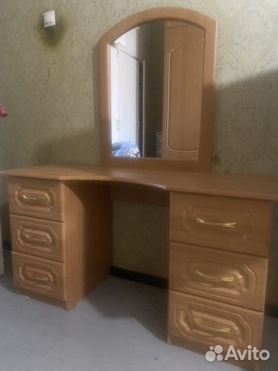 Шкаф, кровать, тумбочка, косметический столик