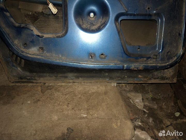 Задняя левая дверь 2110-2112