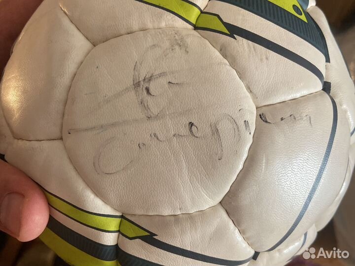 Футбольный мяч с подписью Смертина